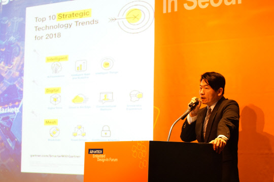 어드밴텍 임베디드 IoT 그룹 스티브 창 시니어 디렉터는 &quot;이제 IoT는 AI와 결합으로 발전해가는 시대로 그 어느 때보다 파트너간 상호 협업이 중요하다&quot;고 말했다. 그는 에코 시스템 파트너사인 MS가 마이크로소프트 IoT 비전 및 로드맵이라는 주제로 클라우드 서비스와 인공지능을 통해 사물인터넷을 실제로 어떻게 구축했는지 사례 위주로 발표했다. 어드밴텍코리아 제공